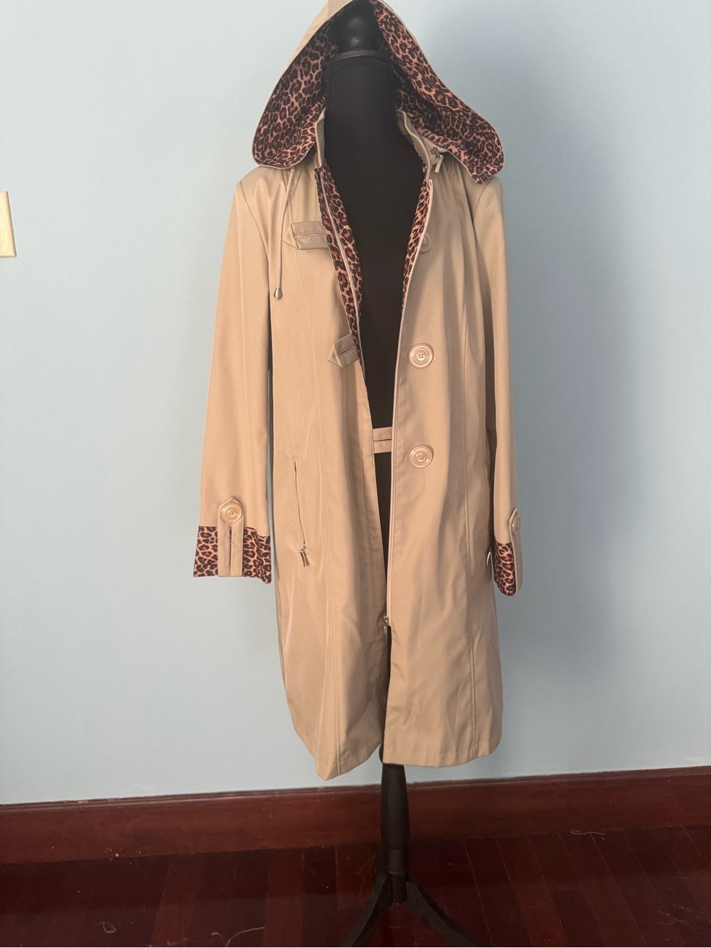 Beige Trench Coat with Leopard-Print Lining